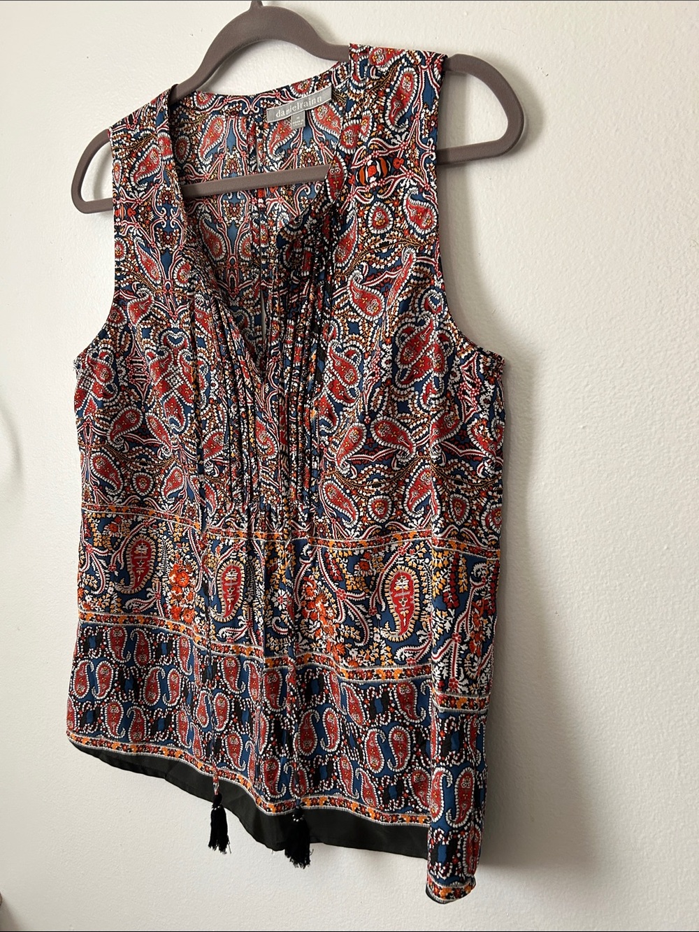 Daniel Rainn Navy and Red Paisley Tie-Front Sleeveless Top - Picture 5 of 10